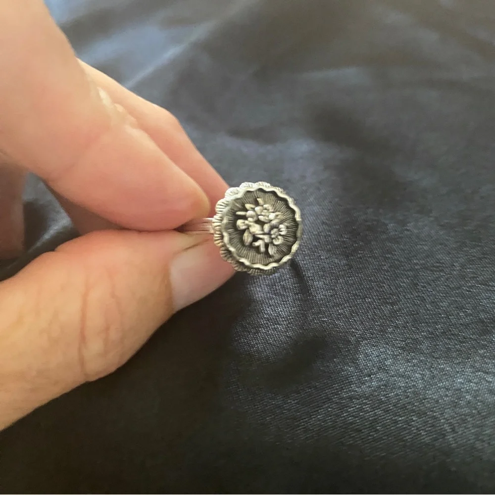 Sarah Coventry Silver Floral Round Button Ring